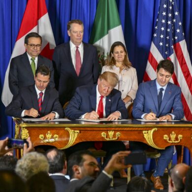 Trudeau signing CUSMA alongside US President Donald Trump and Mexican President Nieto, 2018